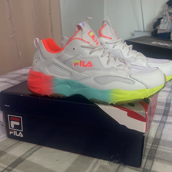 Fila Woman’s size 9 - Picture 2 of 5